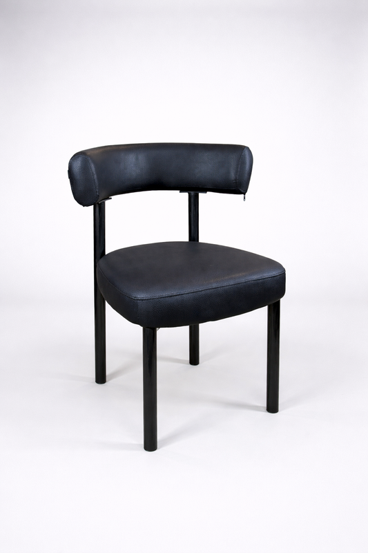 Stol i imitert skinn