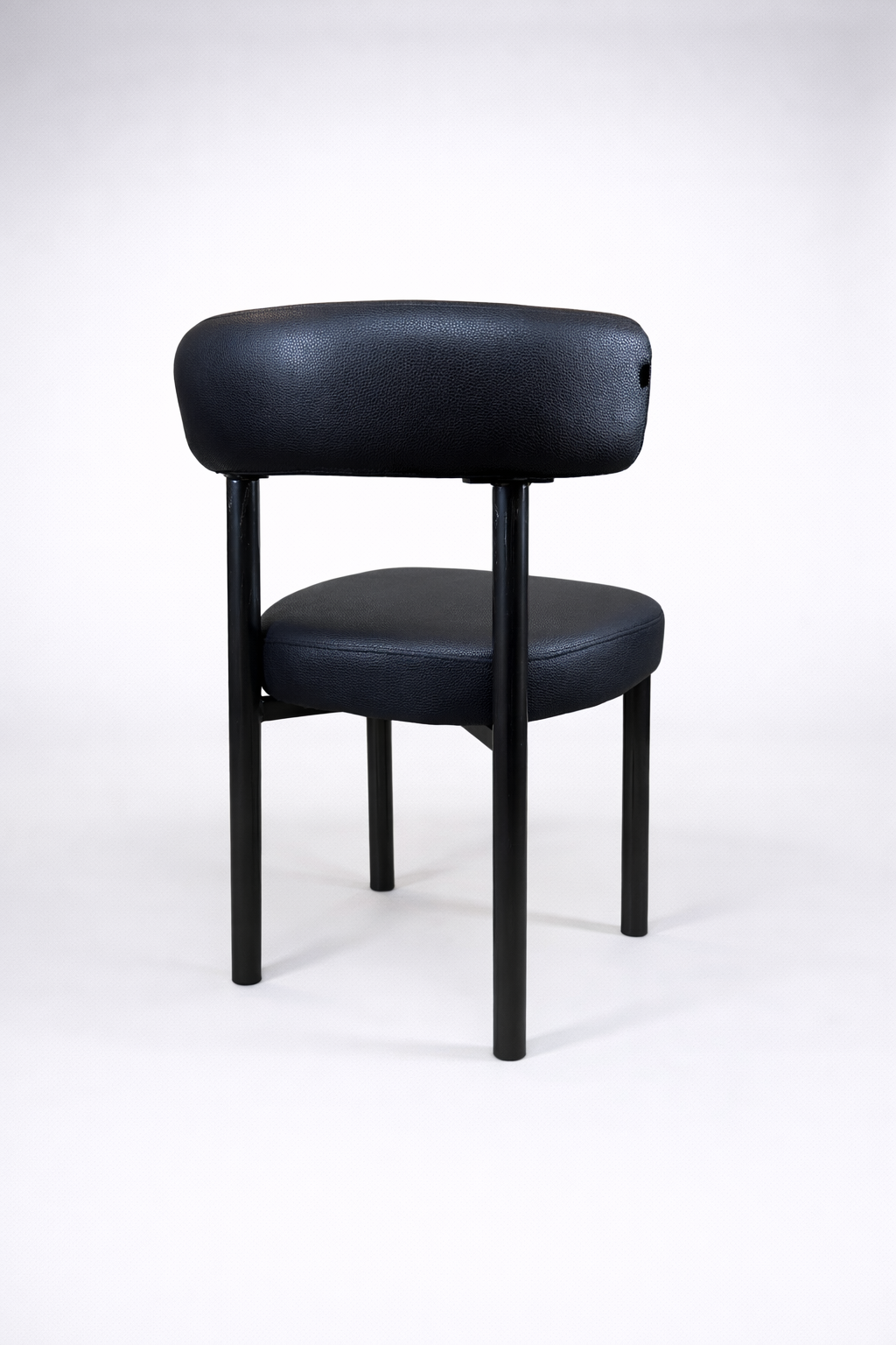 Stol i imitert skinn